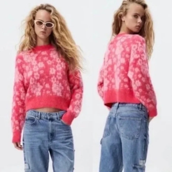 Floral Jacquard Sweater Pink Floral Print Size Medium Cropped Fit lightweight - Picture 1 of 9